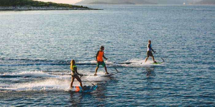 “Motordriven surfbräda är ett galet kul inslag på kickoffen”