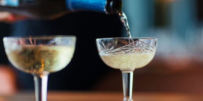 Mousserande vin Champagne och vinmassa Efterlängtad champagne- och vinmässa på Birka Gotland