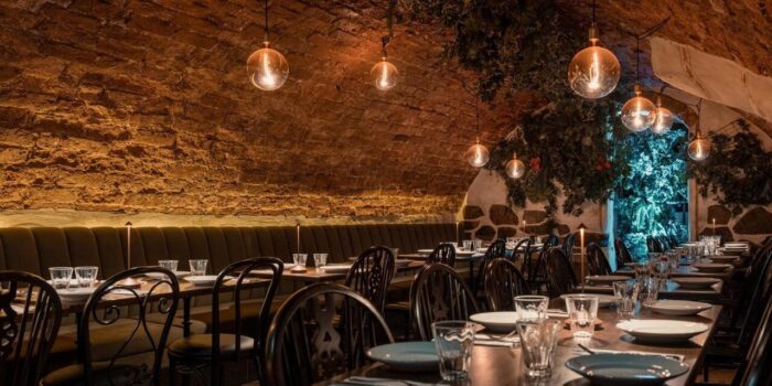 Upptäck Stockholms topp 14 restauranger för större sällskap