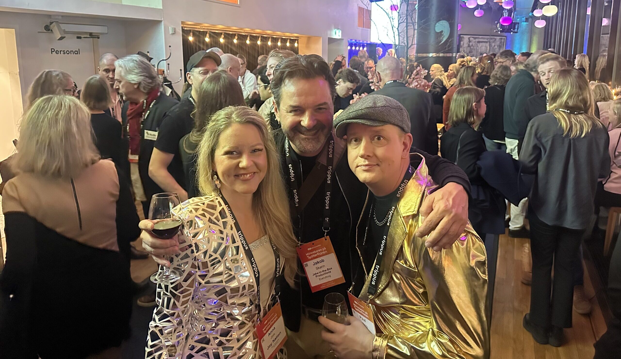 Stämningen på topp när 180 gäster fyllde Teaterbaren för Food Familys lansering 2 Stämningen på topp när 180 gäster fyllde Teaterbaren för Food Familys lansering