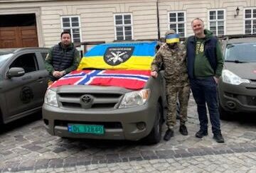 Eventprofilen körde hjälpsändning till Ukraina – överlämnade fordon till frontnära enhet