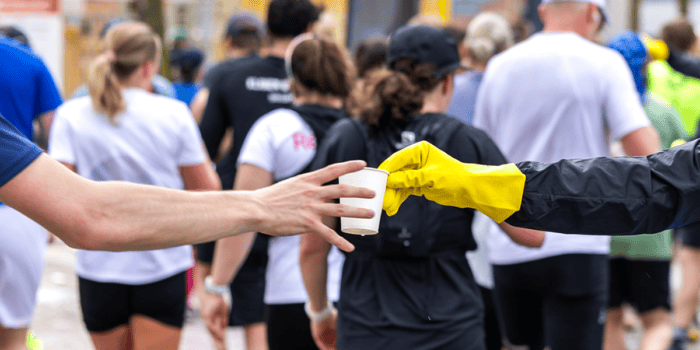 Göteborgsvarvet skrotar plastmuggarna – satsar på 900 000 plastfria muggar 2026