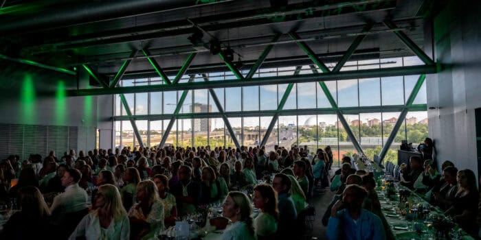 Välkommen till Mötesbaren den 31 augusti – en kväll för bättre möten och starkare relationer
