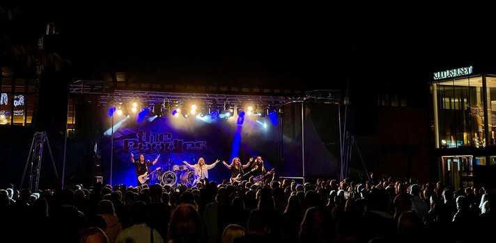 Regnet skrämde inte bort publiken – stark uppslutning på Matfestivalen