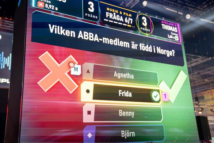 Quizfråga på storskärm som besökarna besvarar med Resonans-knappar