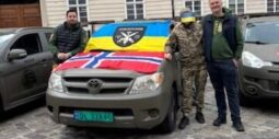 Eventprofilen körde hjälpsändning till Ukraina – överlämnade fordon till frontnära enhet