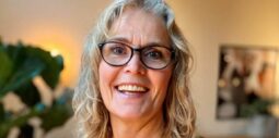 Krönika Annelie Egestam: Så blir ditt mingel en framgång i Almedalen – experten Annelies bästa tips
