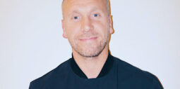 Han är ny hotellchef på Hobo