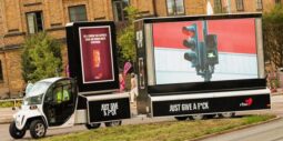Street-TV: Ny reklamsatsning intar Stockholms gator